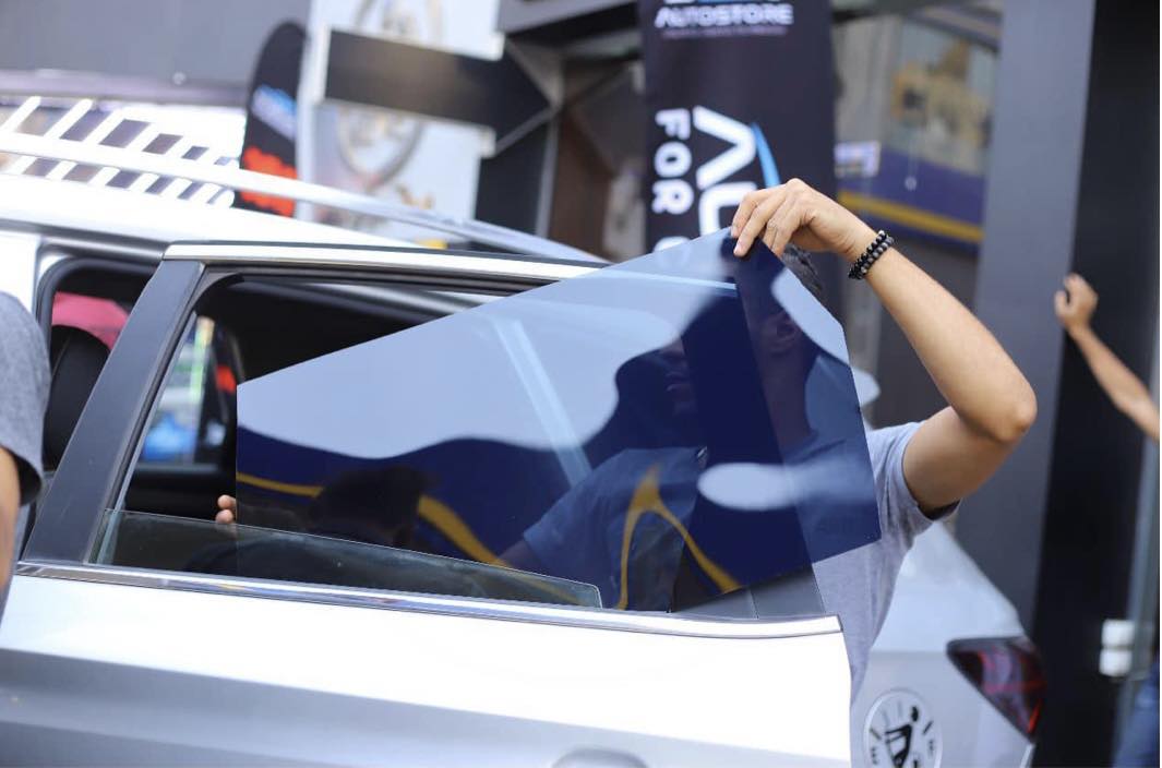 معتم زجاج السيارة القابل للنزع: راحتك وأناقتك في رحلة واحدة!